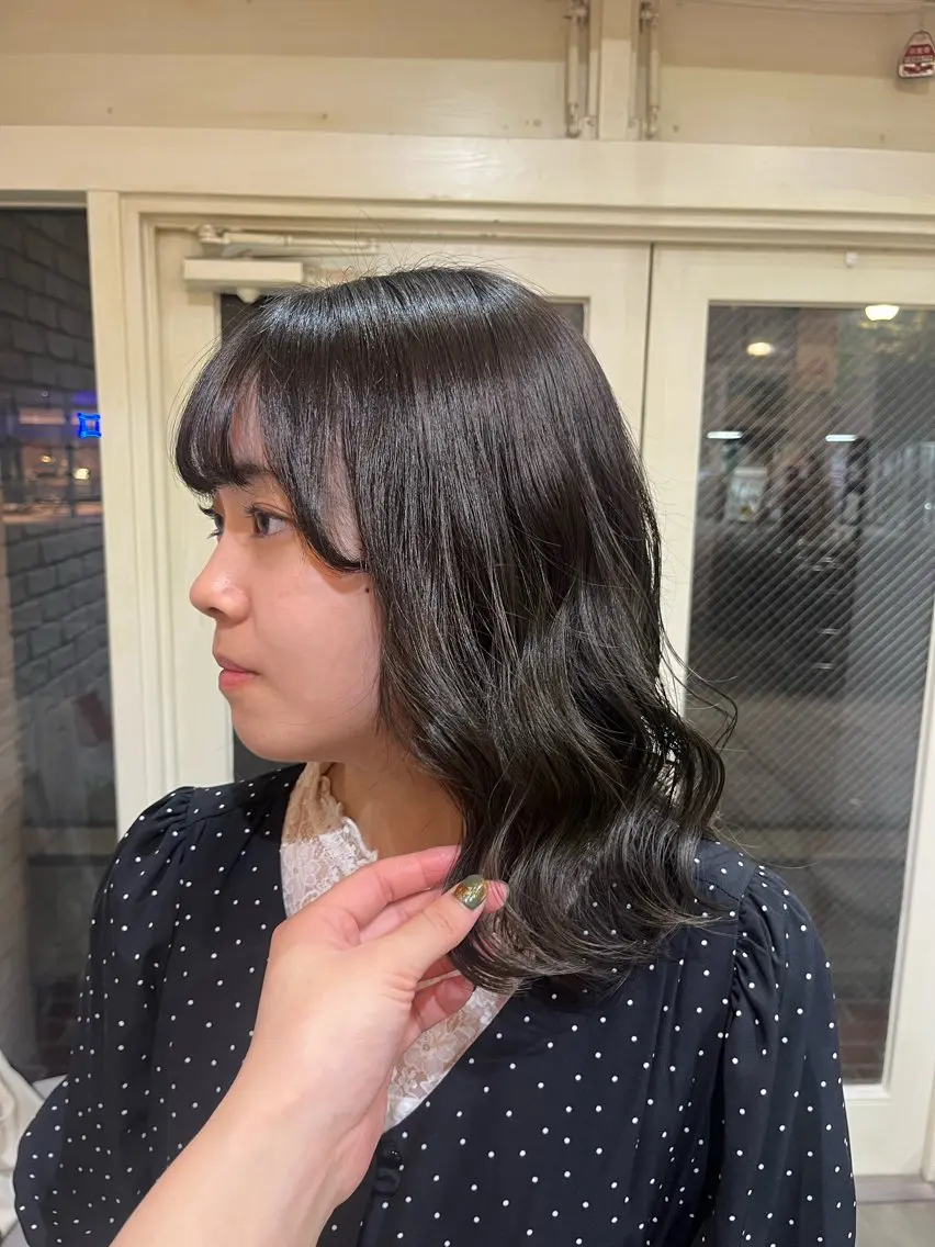ミディアム ミジュ/ ハイトーンのヘアスタイル