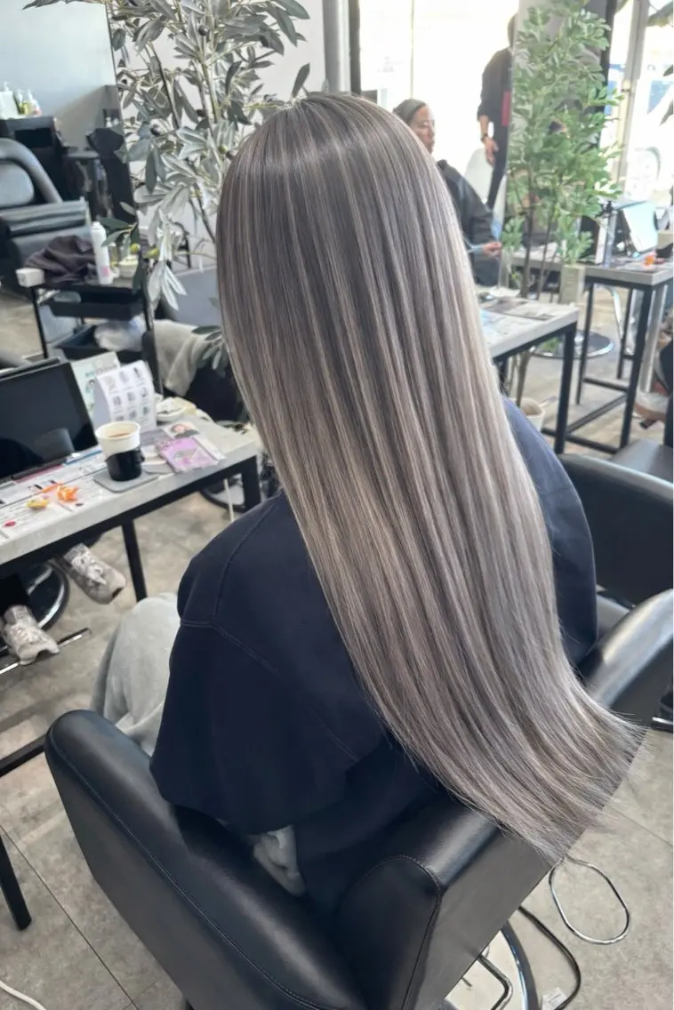 ロング カット ヘアカラー ✂︎GLITTER ✂︎Yuu✂︎のヘアスタイル
