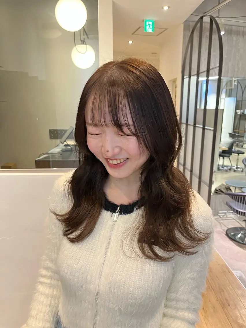カラー hinaru ．のヘアスタイル