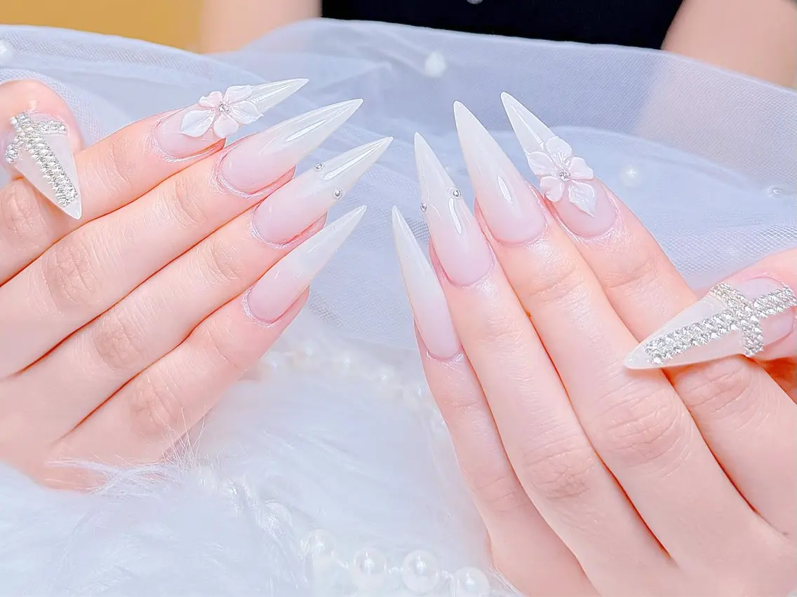 ネイル チークネイル 長さ出し フラッシュネイル フレンチネイル グラデーション ハンドネイル AN NAIL 高田馬場のネイルデザイン