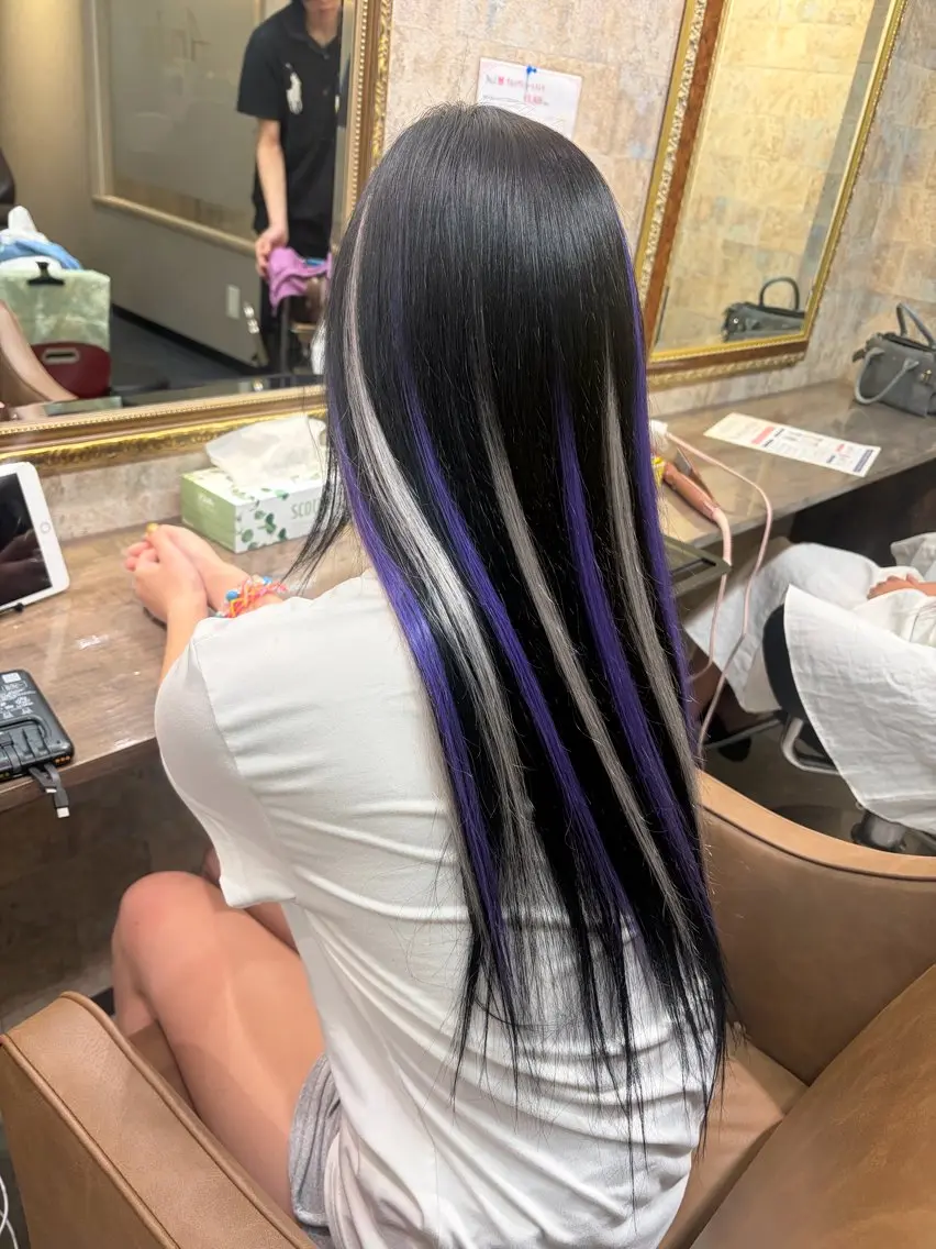 ロング カラー ハイライトカラー シルバー エクステ ハイライト エクステ 前田 みのりのヘアスタイル