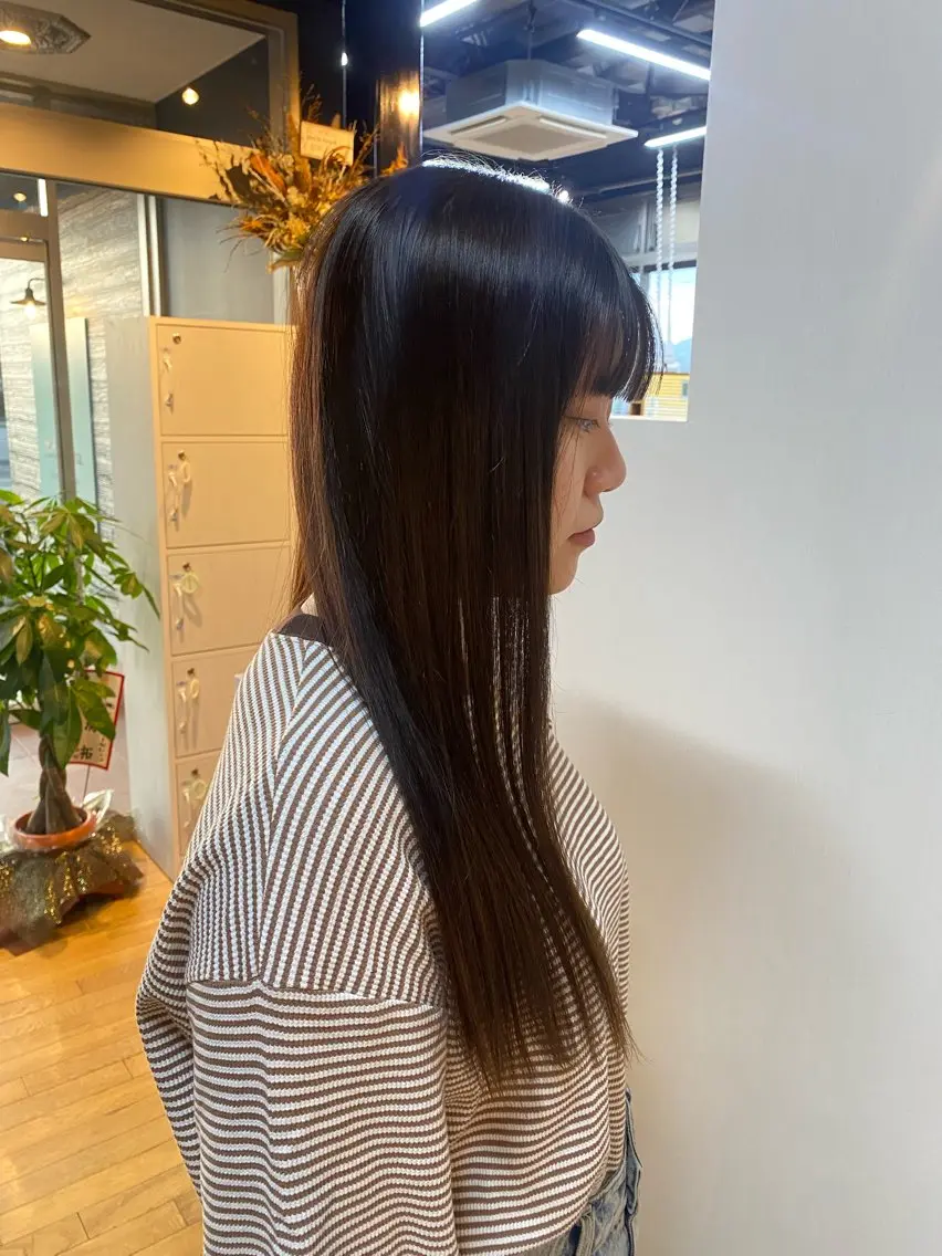 ロング 萩原 彩音のヘアスタイル