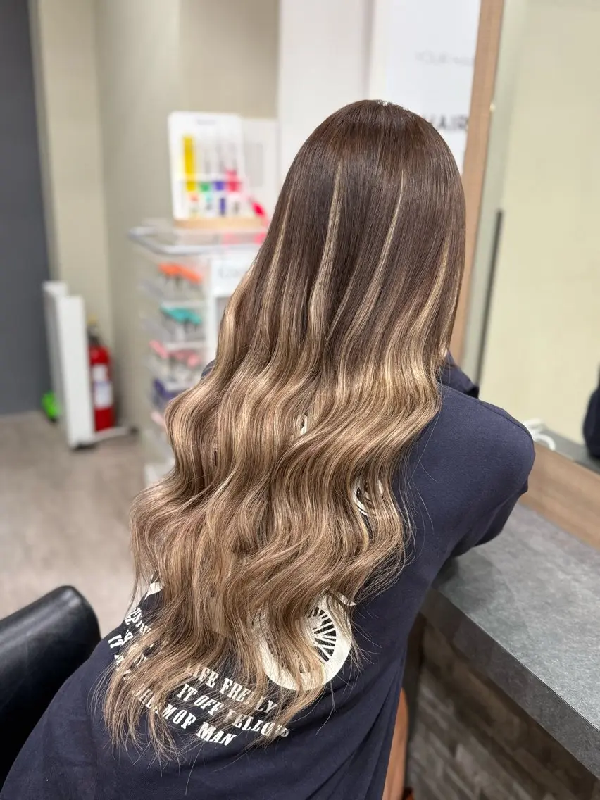 ロング カラー シールエクステ バレイヤージュ ブラウンカラー ボブ エクステ カット ヘアカラー エクステ RIEブリーチ& エクステ特化型のヘアスタイル