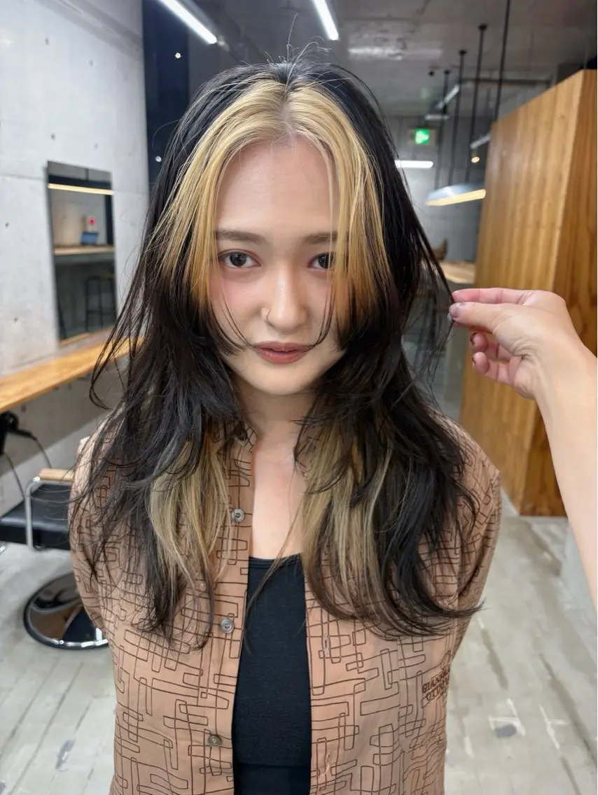 セミロング カラー ヘアアレンジ ブリーチ デザインカラー son hair HIROEのヘアスタイル