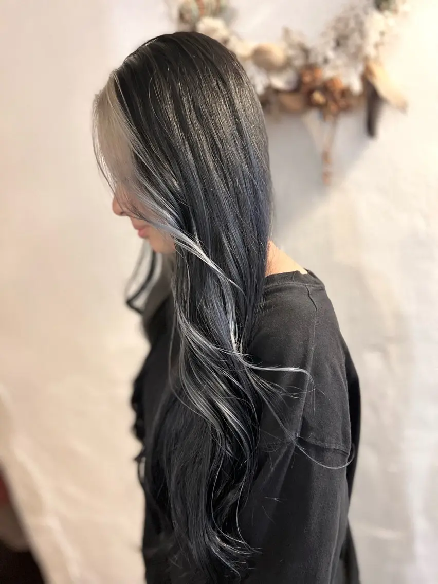 ロング カラー ミストバング ブリーチ ブルーカラー ブルージュ ダブルカラー ヘアカラー Style Tのヘアスタイル