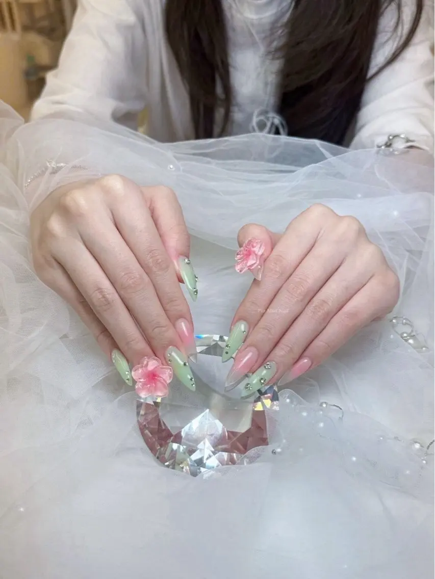 ネイル ハンドネイル HANA 長さだしのネイルデザイン