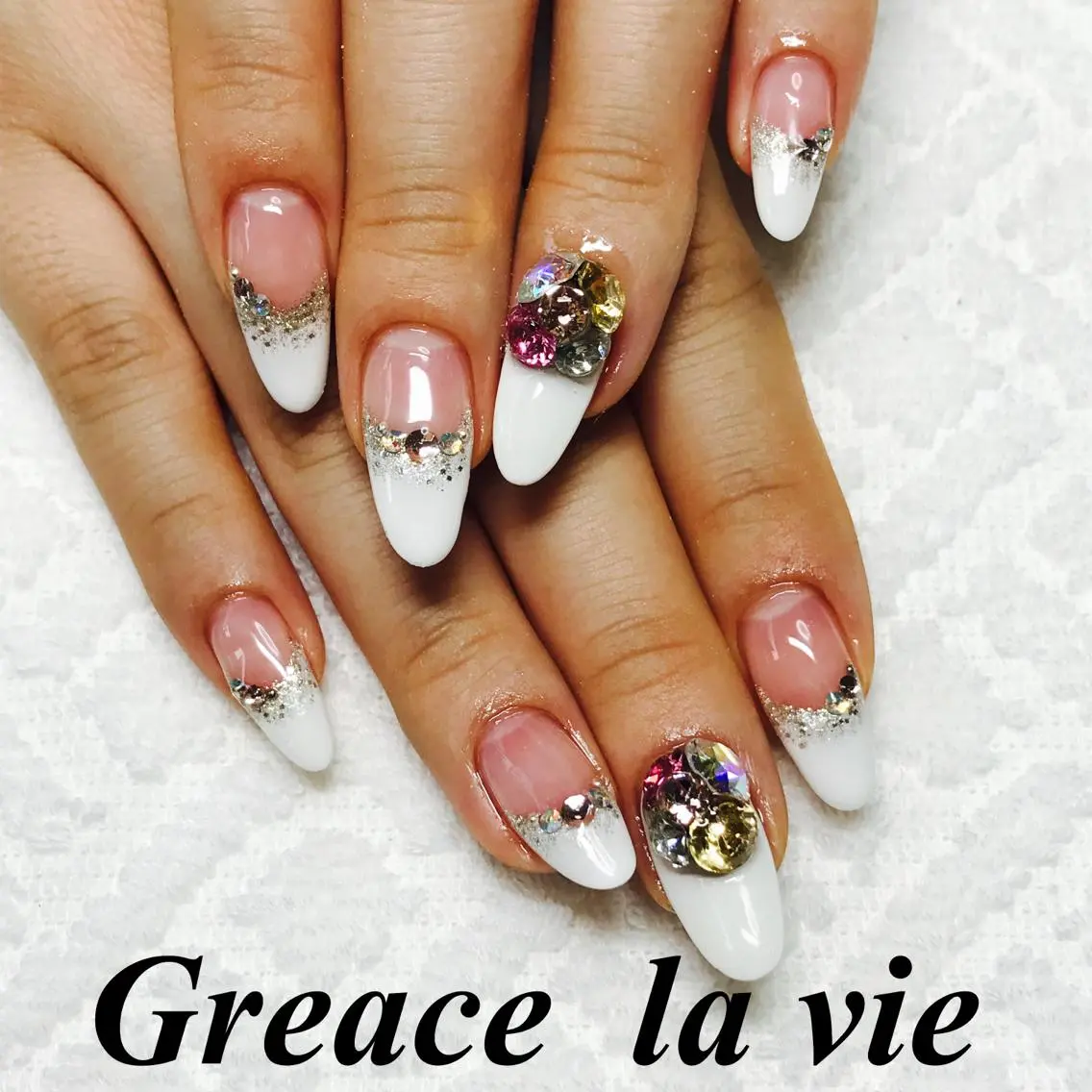 ロング カラー パーマ ヘアアレンジ キッズ ネイル マツエク・マツパ フレンチネイル シンプルネイル Greace  la vieのネイルデザイン