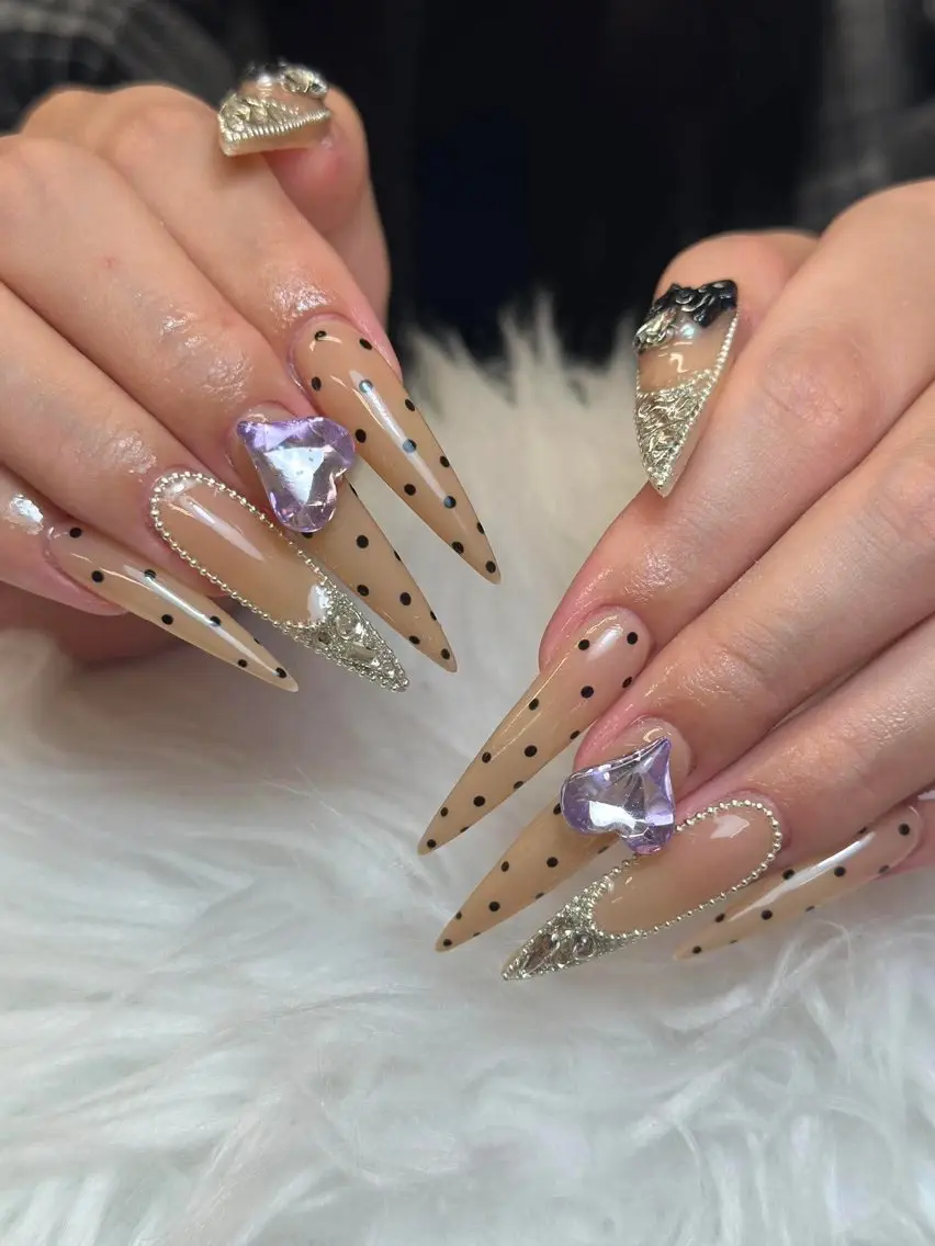 ネイル チークネイル ハート ホログラムネイル ミラーネイル ニュアンスネイル ハンドネイル Nie Nail Shinokuboのネイルデザイン