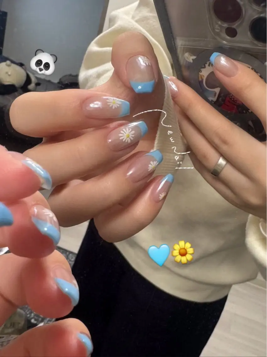 ネイル フレンチネイル 水色 ミラーネイル ハンドネイル 山根 偉久弥のネイルデザイン