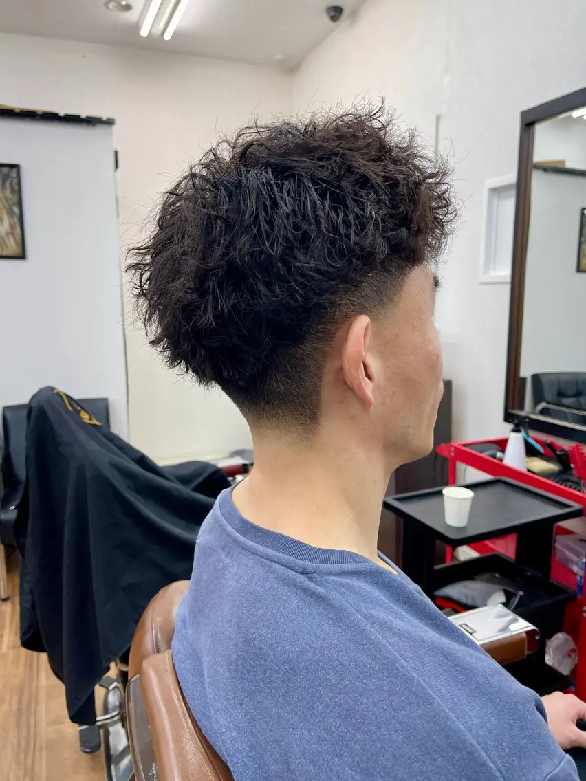 パーマ メンズ フェードカット メンズパーマ パーマ 女性理容師 黒岩　さちのヘアスタイル