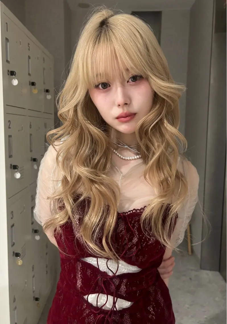 ロング カラー ブリーチ ブロンド 透明感カラー ロング ヘアカラー 大坪夏也/ブリーチ/ レイヤーカットのヘアスタイル