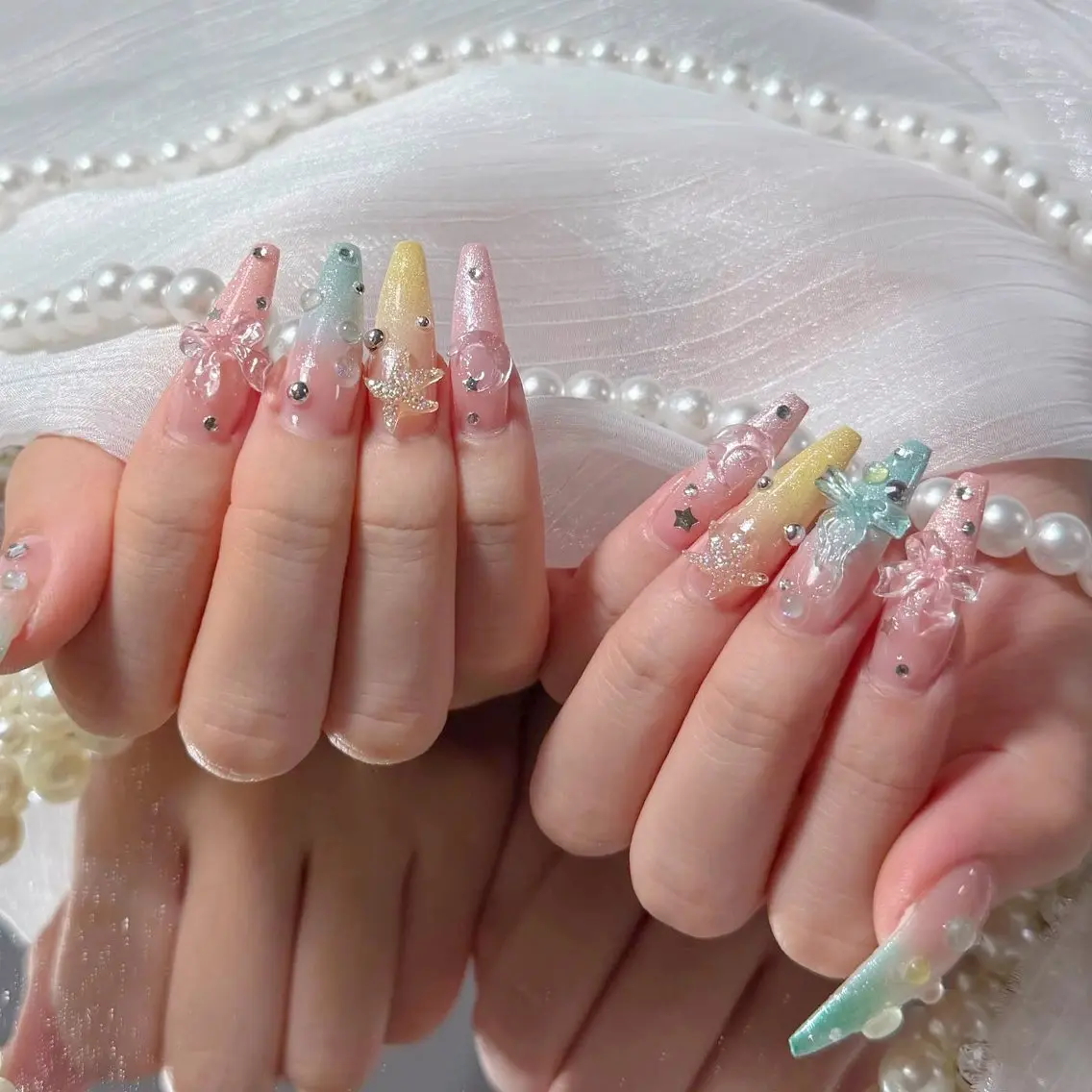 ネイル オーロラネイル 長さ出し フラッシュネイル フレンチネイル ジェルネイル ハンドネイル Amee Nail Salonのネイルデザイン