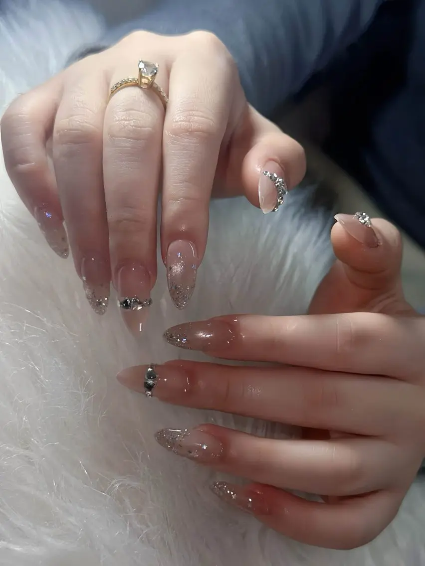 ネイル アートネイル ボルドー フレンチネイル ジェルネイル 氷ネイル・うるうるネイル ハンドネイル Julie Nail Hinのネイルデザイン