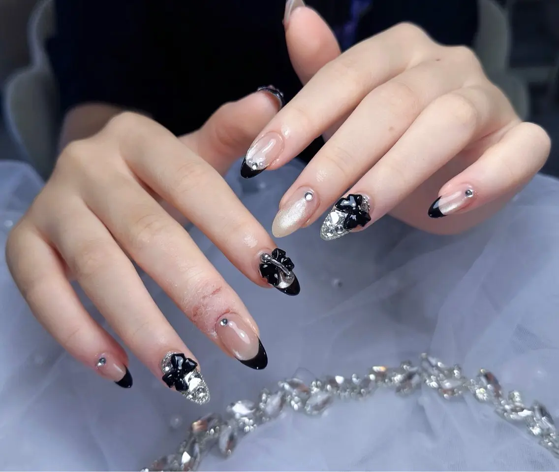 ネイル フラッシュネイル フレンチネイル グラデーション キラキラネイル 韓国ネイル ハンドネイル Hy nailsのネイルデザイン