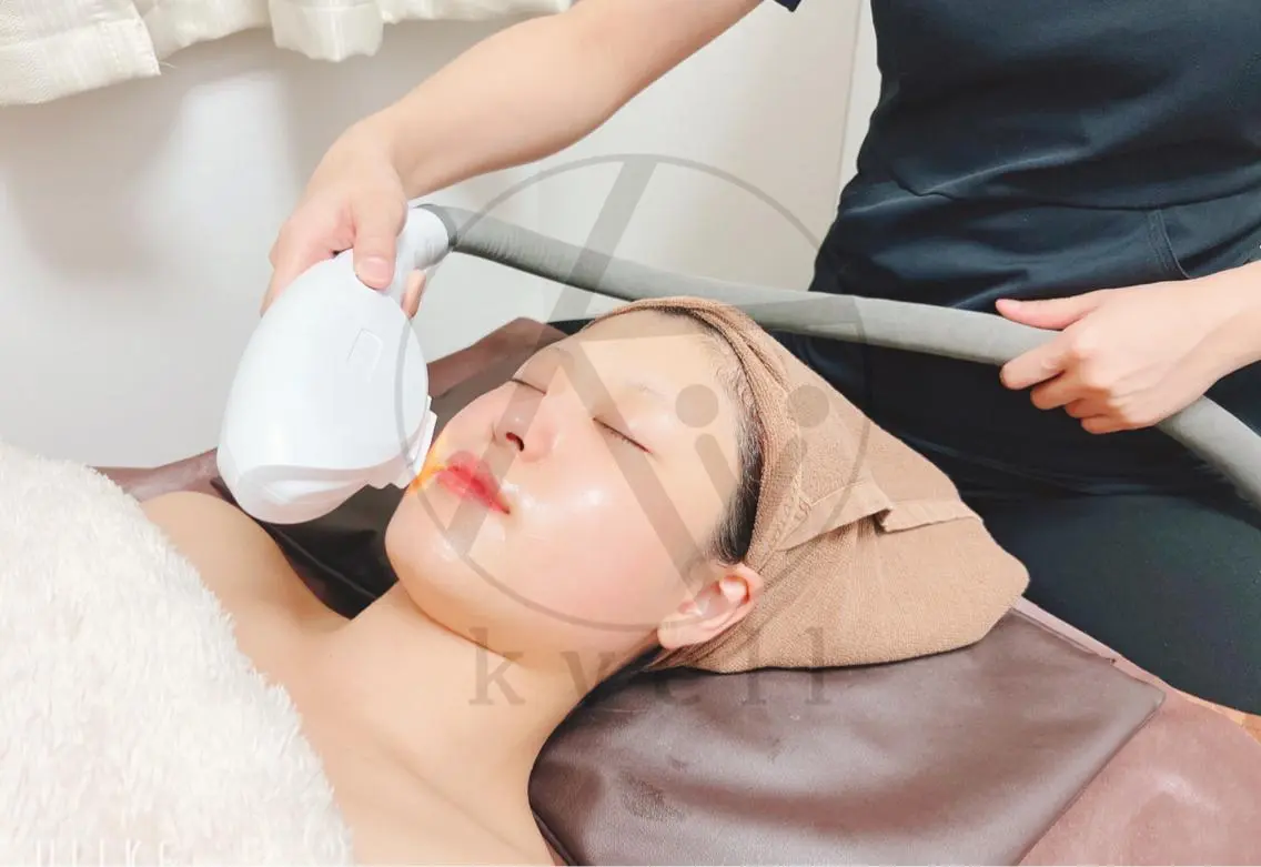 女性用/フラーレン高配合の顔脱毛[クレンジング洗顔イオン導入整肌付き] 約60分施術の写真