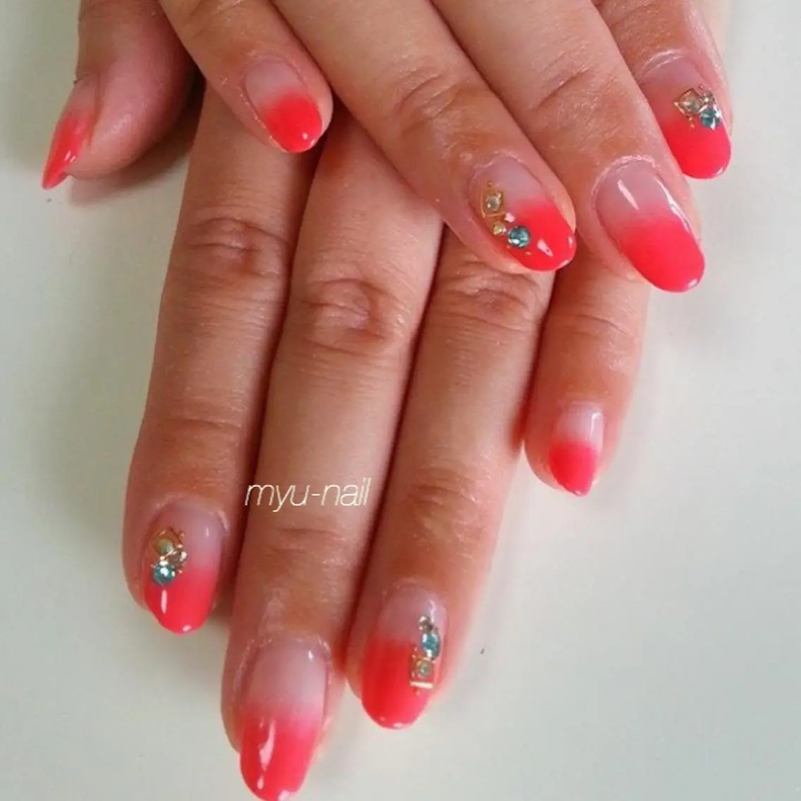 ネイル グラデーション 赤色 シンプルネイル ホームサロン myu-nailのネイルデザイン