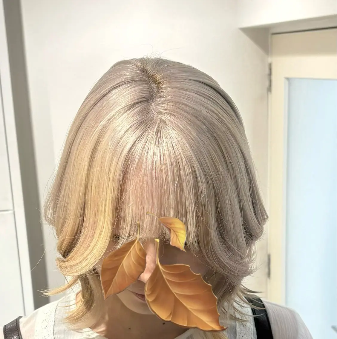 カラー ブリーチ ヘアカラー 柔ベージュ、上品 ／ボブ　ユミのヘアスタイル