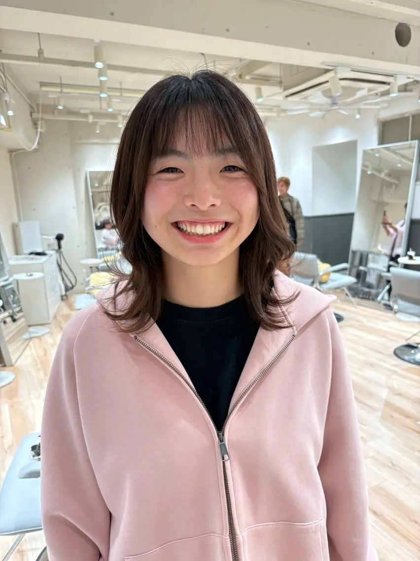 ミディアム くびれヘア 顔周りカット レイヤーカット 与那嶺 亜美のヘアスタイル