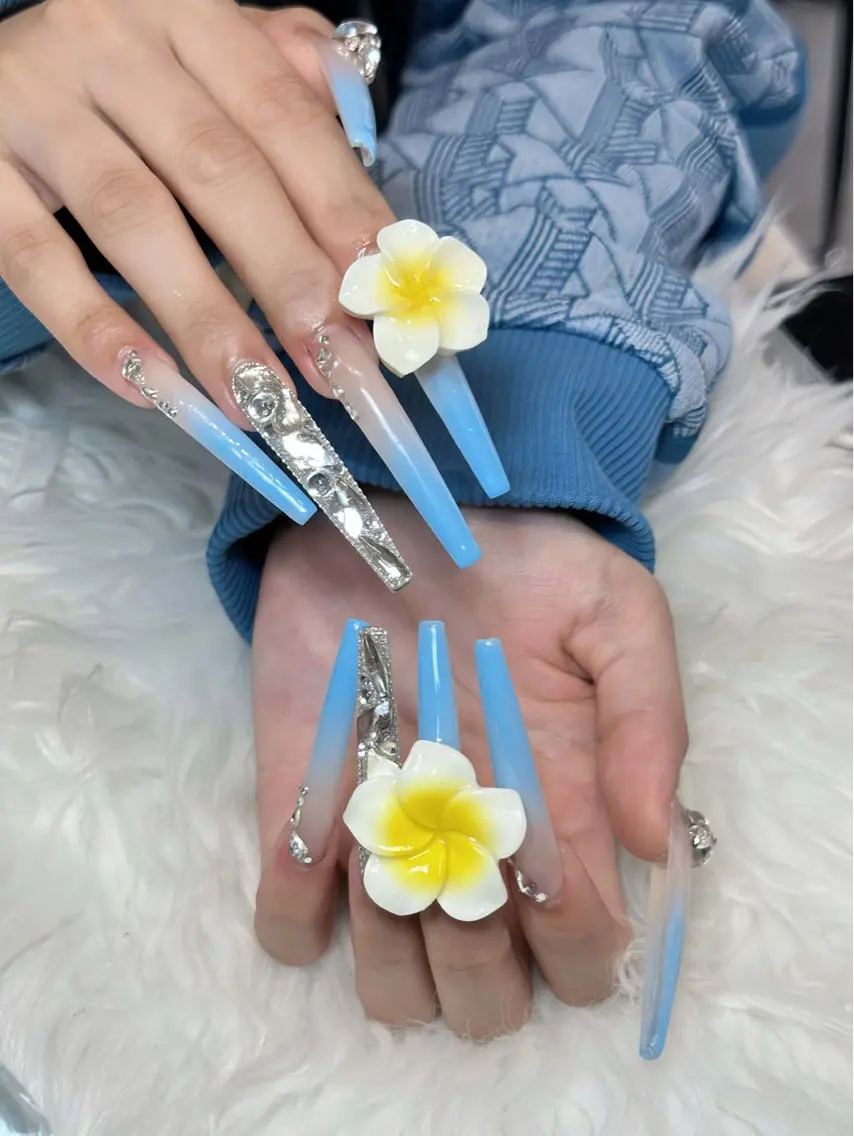 ネイル チークネイル ドット フレンチネイル グラデーション ハート ハンドネイル Julli NailStudioのネイルデザイン