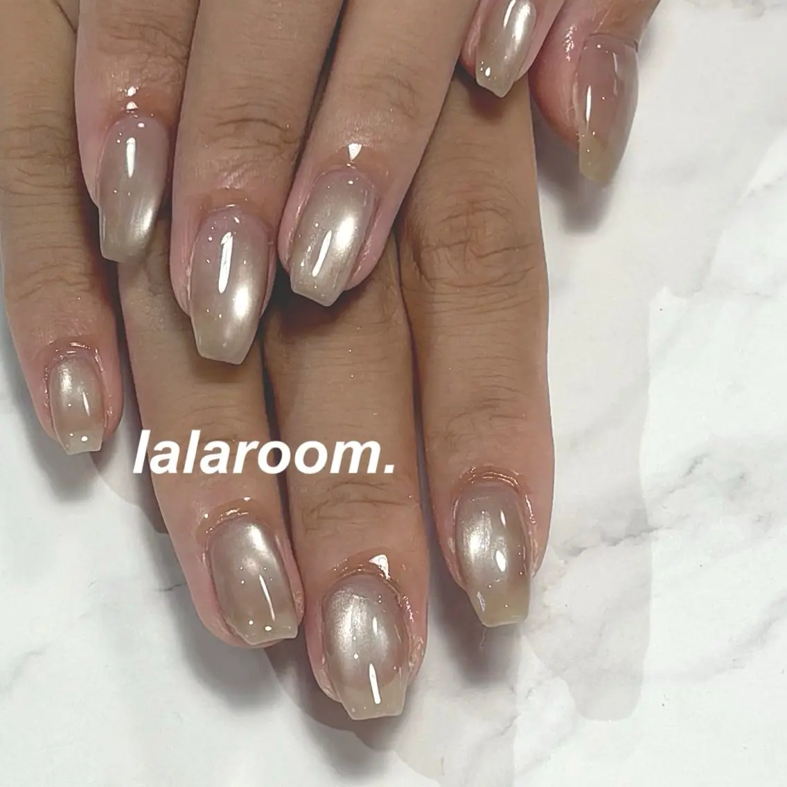ネイル キラキラネイル ラメ(グリッター) ラメグラデーション マグネットネイル オフィスネイル ハンドネイル lala room.のネイルデザイン