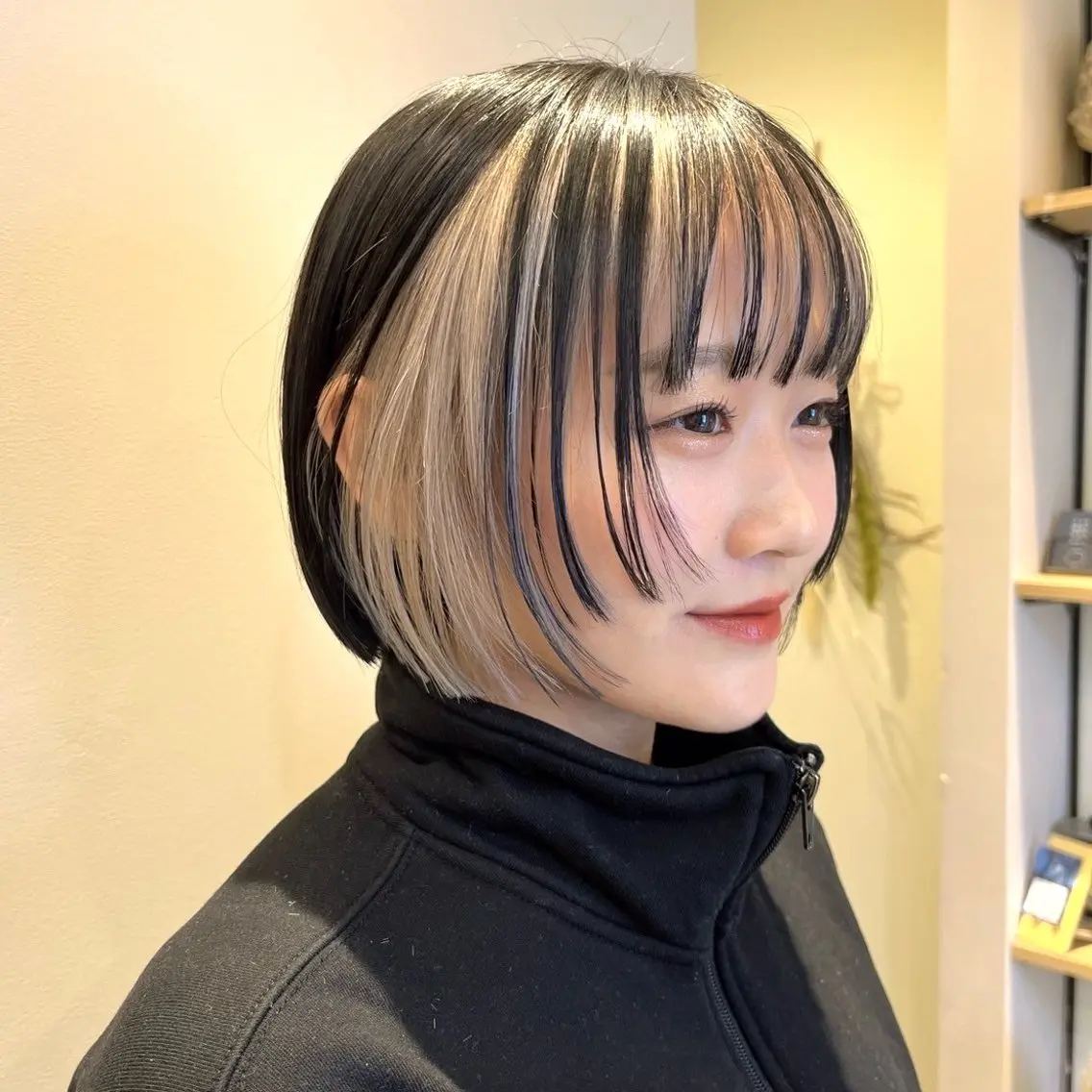 ショート 🩶EM ILY🩶のヘアスタイル