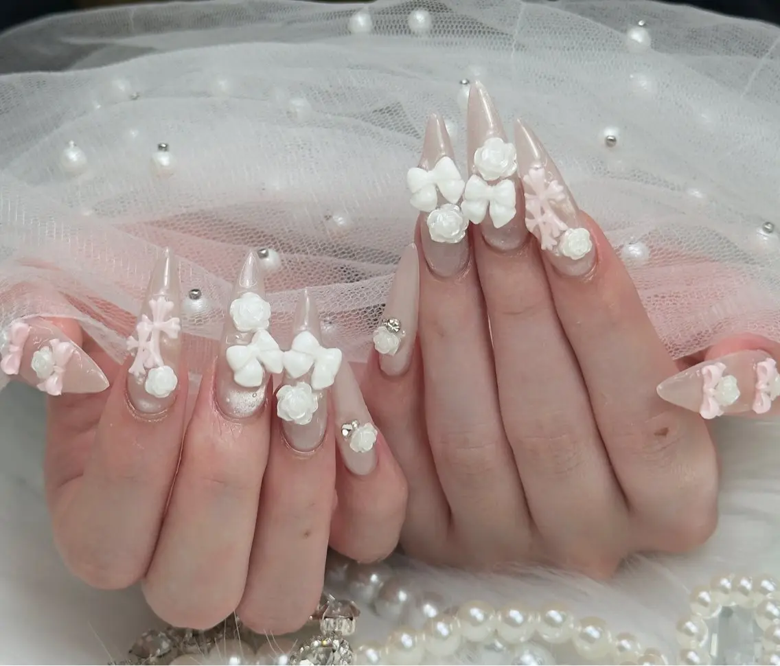 ネイル ジェルネイル ガーリー キラキラネイル 韓国ネイル 持ち込み ハンドネイル ハンドケア Nova Nail Nippon 店のネイルデザイン