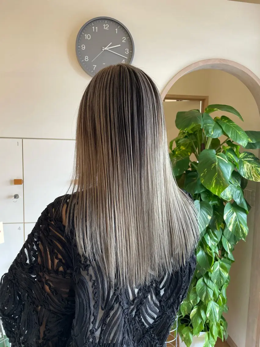 ミディアム カラー バレイヤージュ レイヤーカット ブリーチ👩‍🦳/ ‪✂︎MANAMIのヘアスタイル