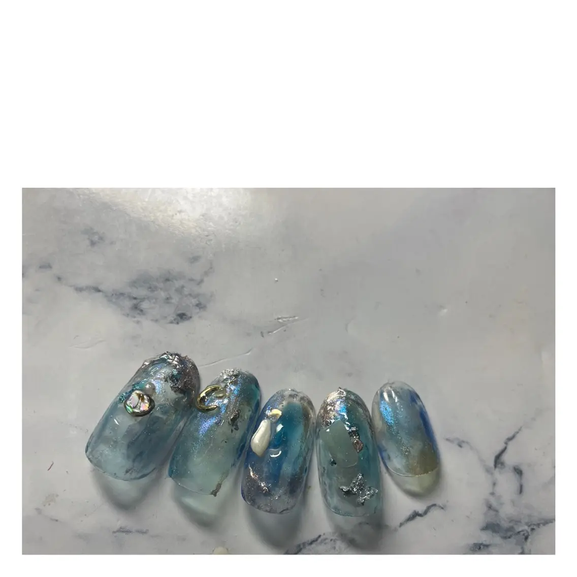 ネイル ブルー ジェルネイル ミラーネイル ニュアンスネイル 春ネイル ハンドネイル ハンドケア NAIL★M 真紀のネイルデザイン