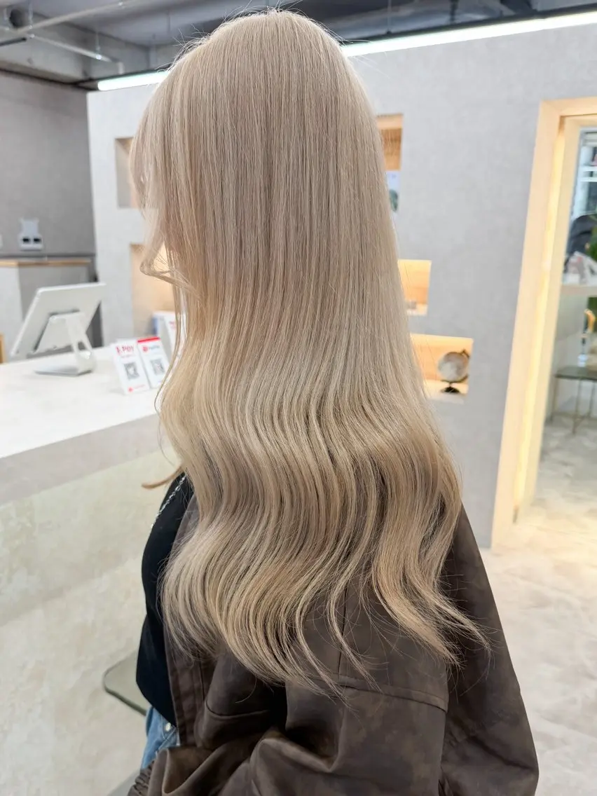 セミロング カラー ベージュカラー ブリーチ ケアブリーチ 透明感カラー ハイトーンカラー ヘアカラー ブリーチ/ベージュ 💕/momoaのヘアスタイル
