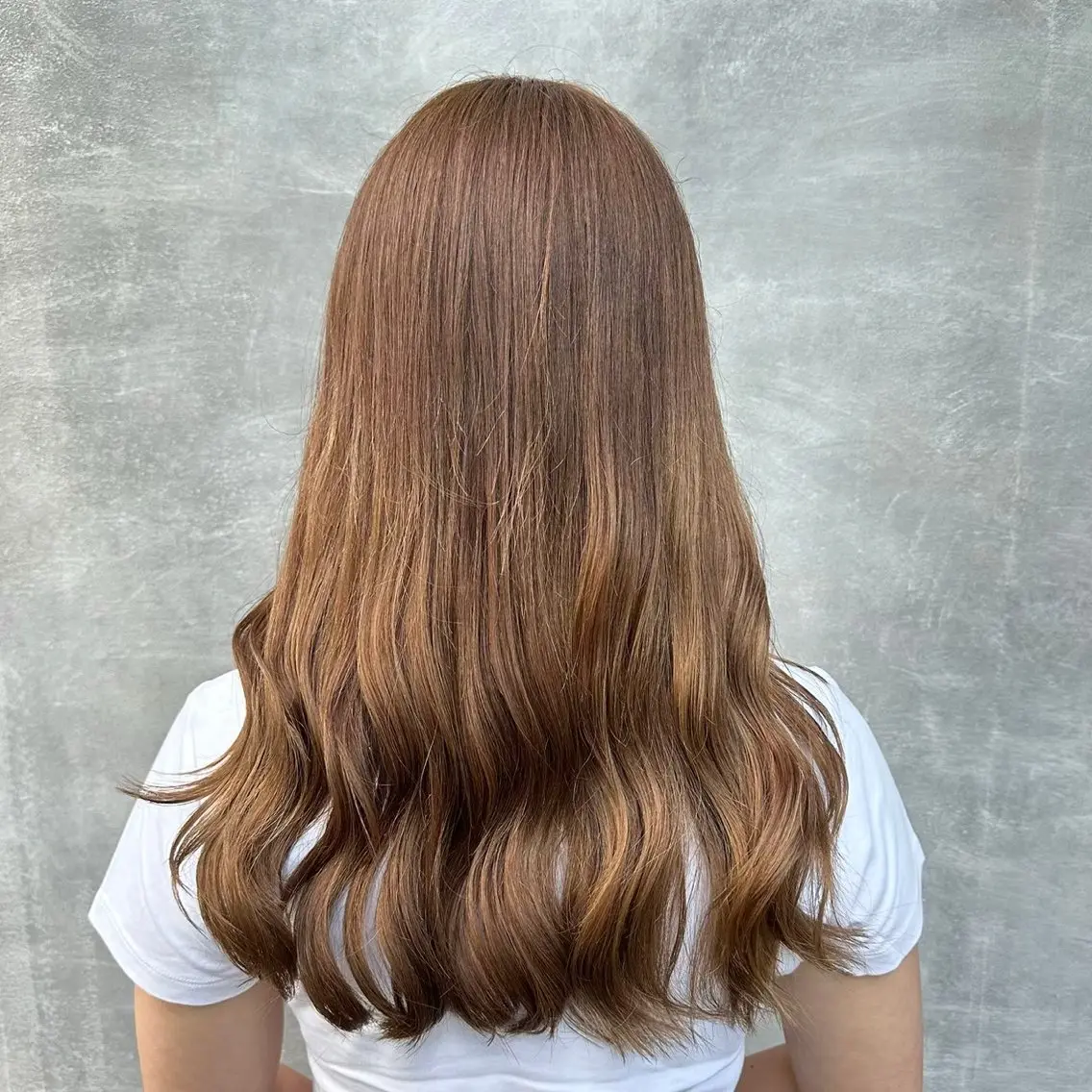 ロング カラー ベージュカラー ブリーチ ブラウンカラー 野崎 桃実のヘアスタイル