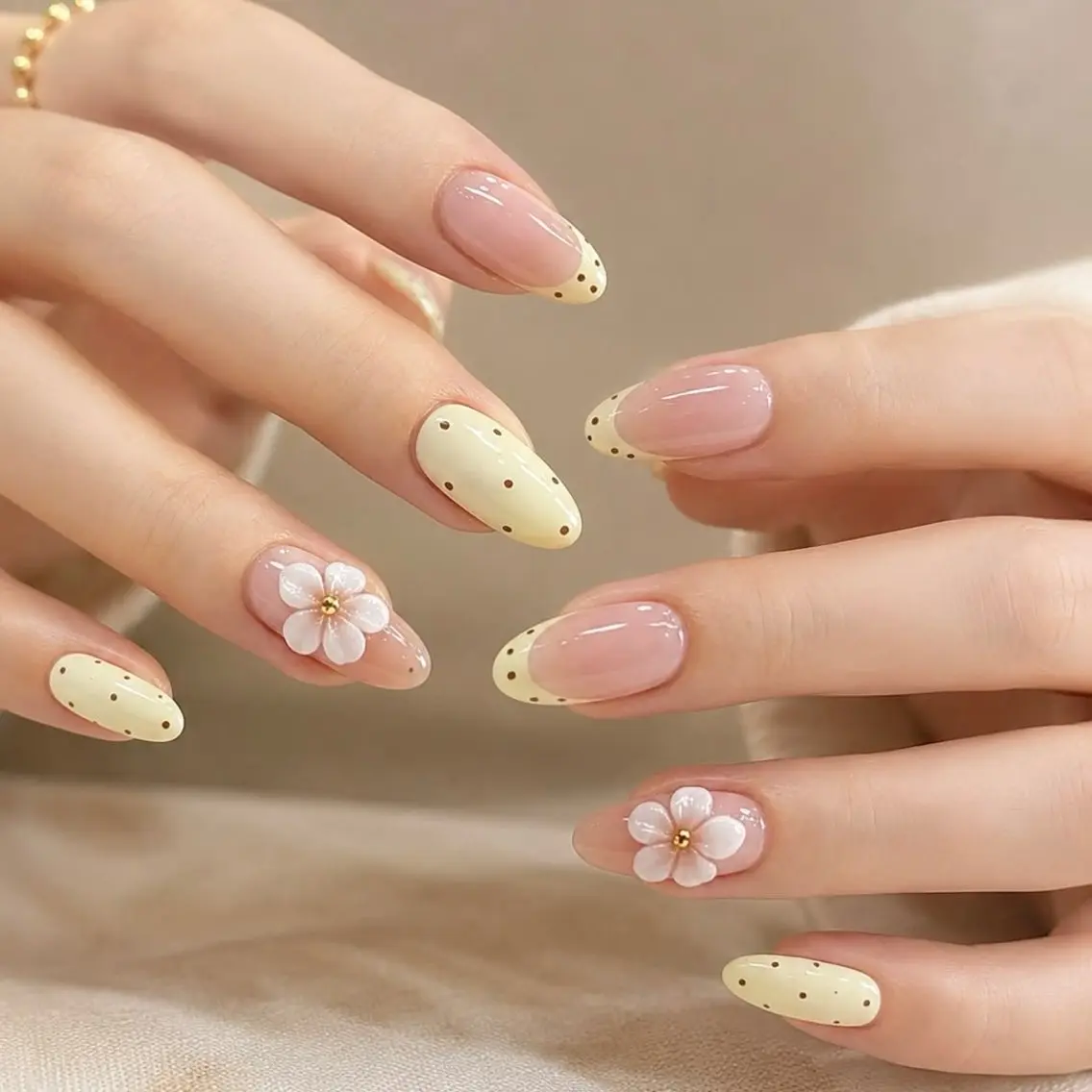 ネイル ドット フラワーネイル フレンチネイル ジェルネイル 韓国ネイル ハンドネイル Blingg NailStudioのネイルデザイン