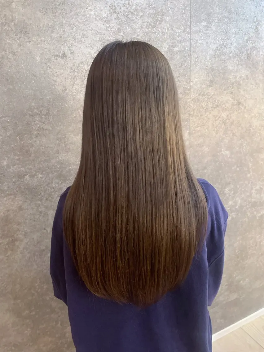 ロング カット ヘアカラー 峯 琴奈のヘアスタイル