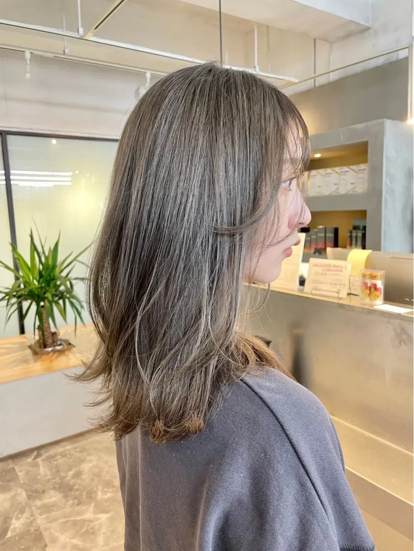 セミロング カラー ブリーチカラー特化 ✨️永井諒のヘアスタイル