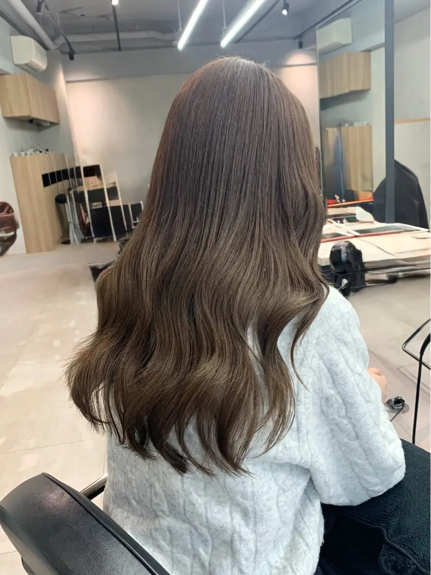 ロング カラー グレージュ カサイ ミユのヘアスタイル