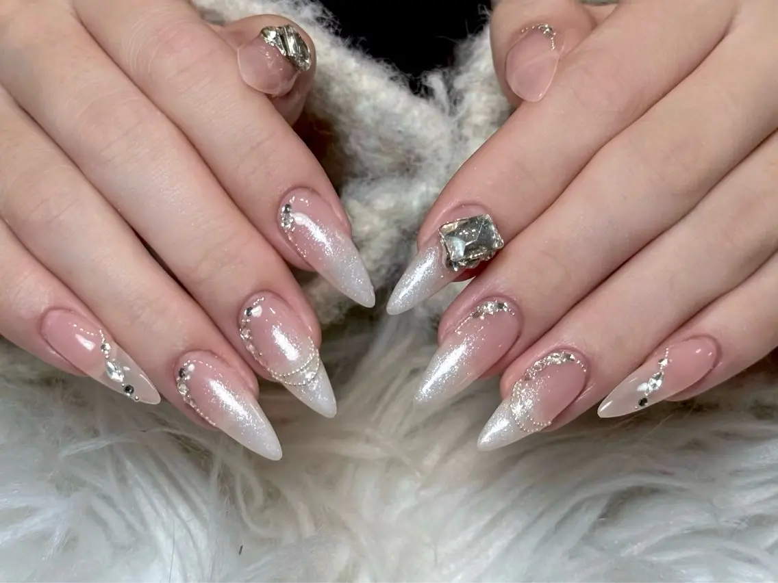 ネイル クリアネイル ドット フラッシュネイル フレンチネイル マグネットネイル ハンドネイル ハンドケア Aria Nail Beautyのネイルデザイン