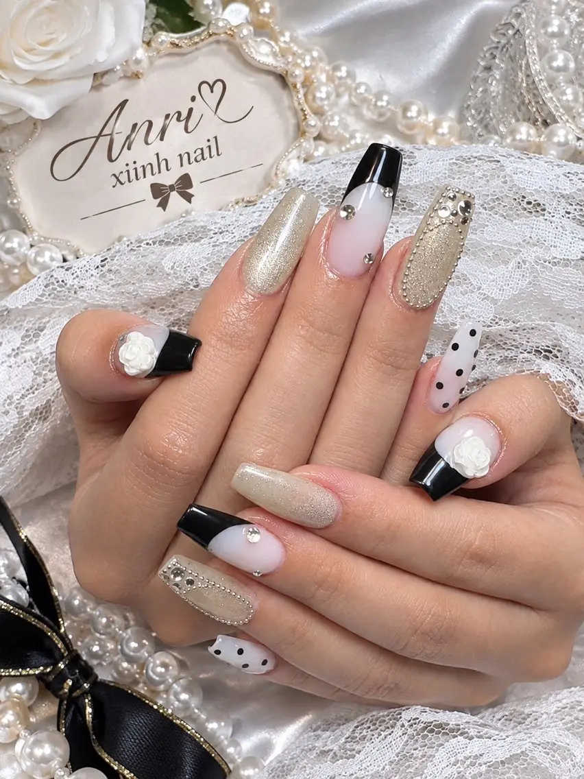 ネイル チークネイル 長さ出し フットネイル ジェルネイル 卒業式 𝓐𝓷𝓻𝓲 XiinhNailのネイルデザイン