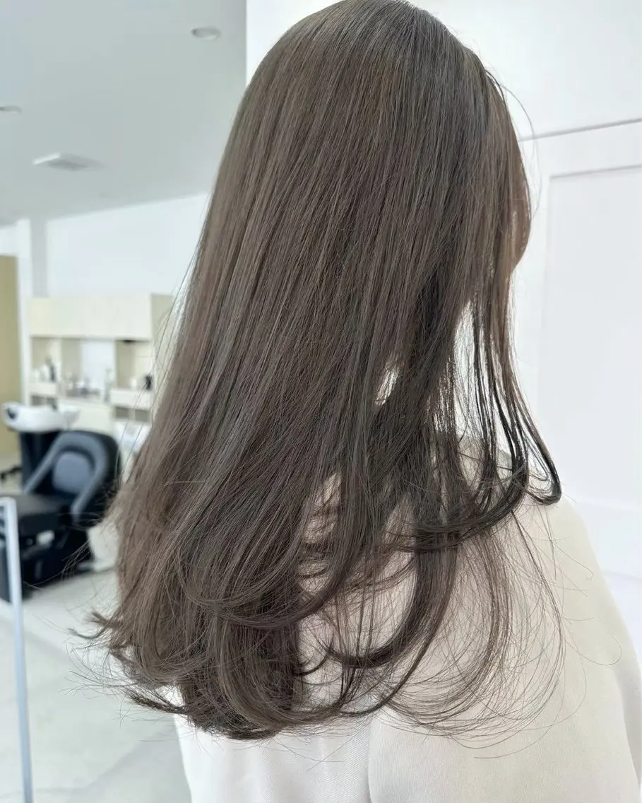 ロング mei🪽 カラーモデルのヘアスタイル