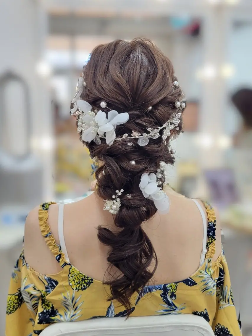 ヘアアレンジ ロング 結婚式・ブライダル ヘアメイクサロン Red Lipps のマツエク・マツパデザイン