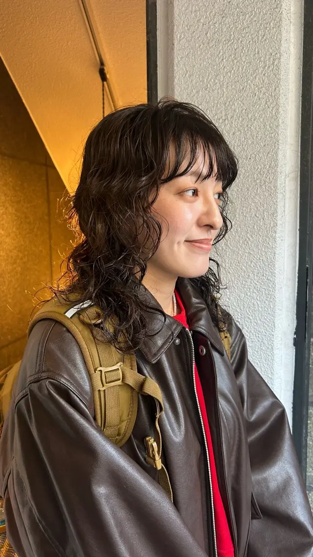 ミディアム パーマ ミディアムパーマ 透明感カラー 🦙なりたりみのヘアスタイル