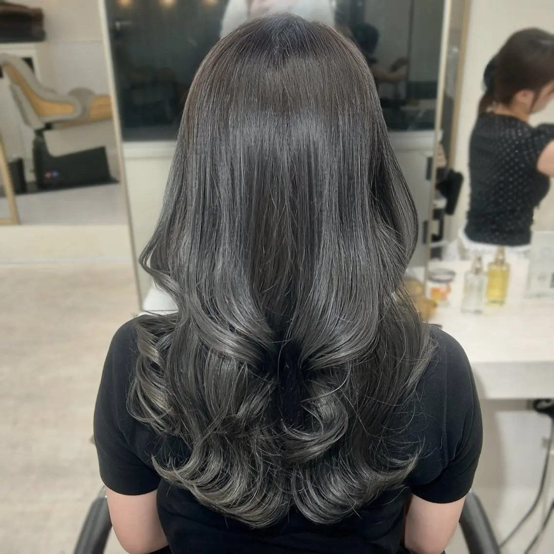 ロング 韓国系🤎艶カラ ー🧚🏻IKUMIのヘアスタイル