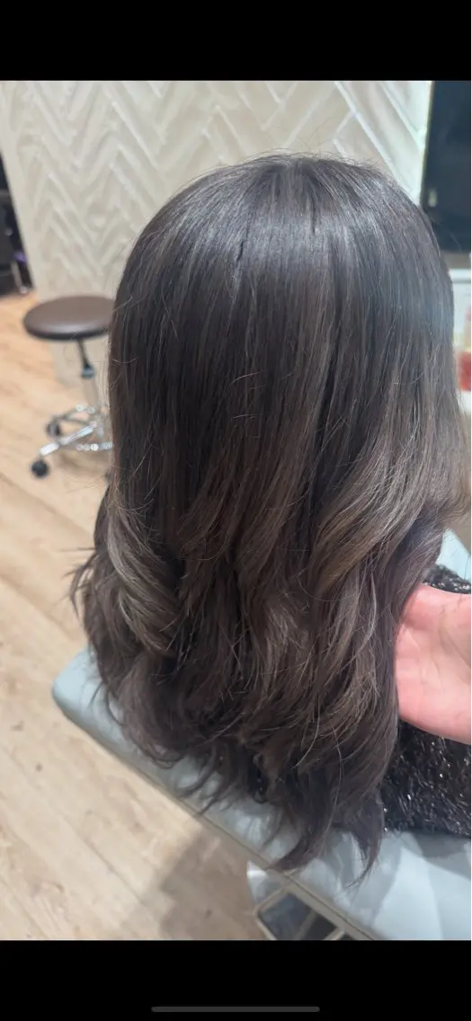 ミディアム カラー ベージュカラー グレージュ ミルクティーグレージュ ヘアカラー トリートメント 河添 麗菜のヘアスタイル