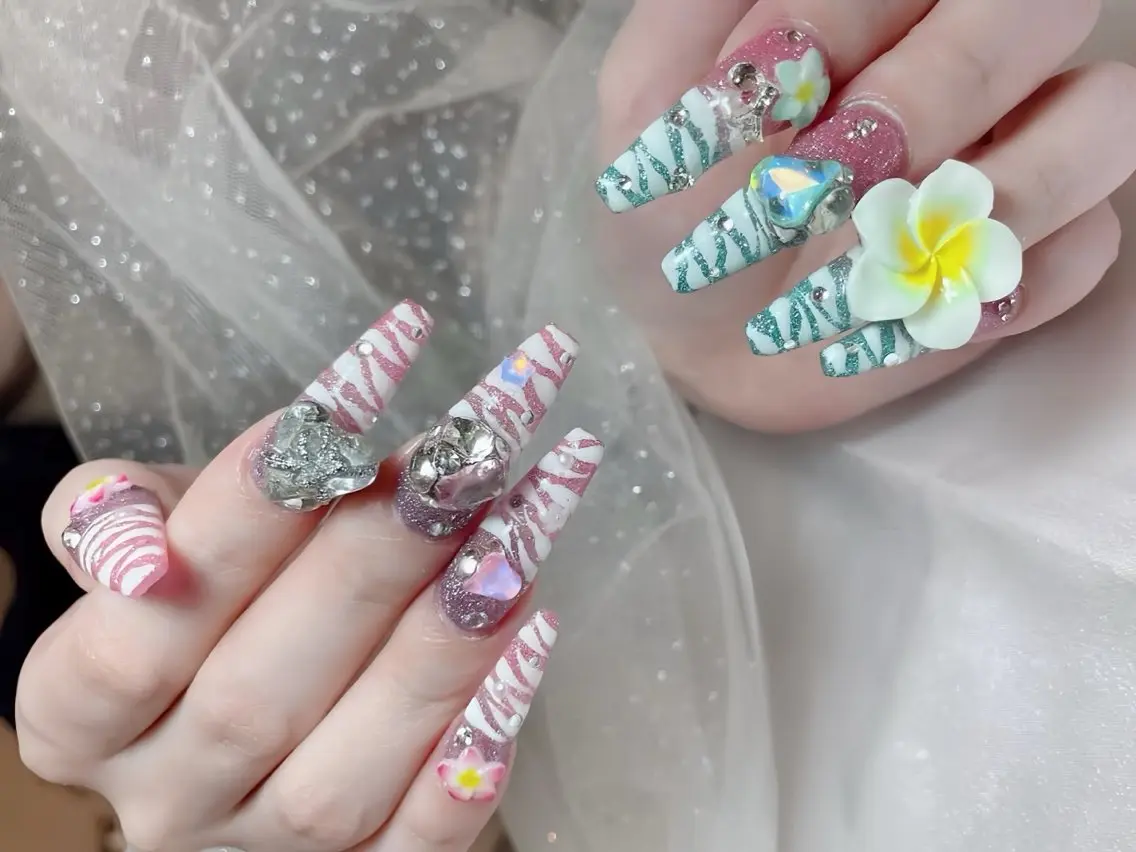ネイル オーロラネイル ブルー フットネイル ジェルネイル 氷ネイル・うるうるネイル ハンドネイル Rin Nail 新大久保店のネイルデザイン