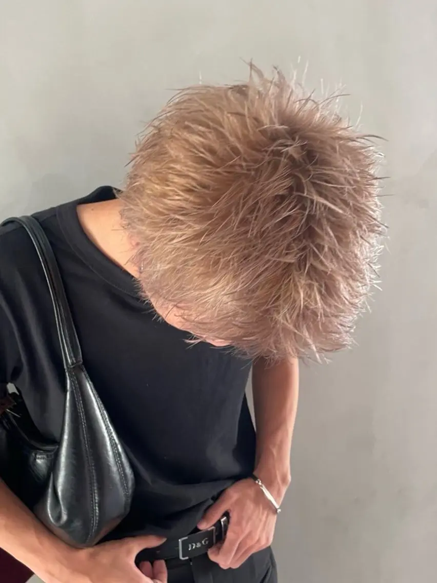 メンズ メンズハイトーン スパイキーショート 奥山 みのりのヘアスタイル