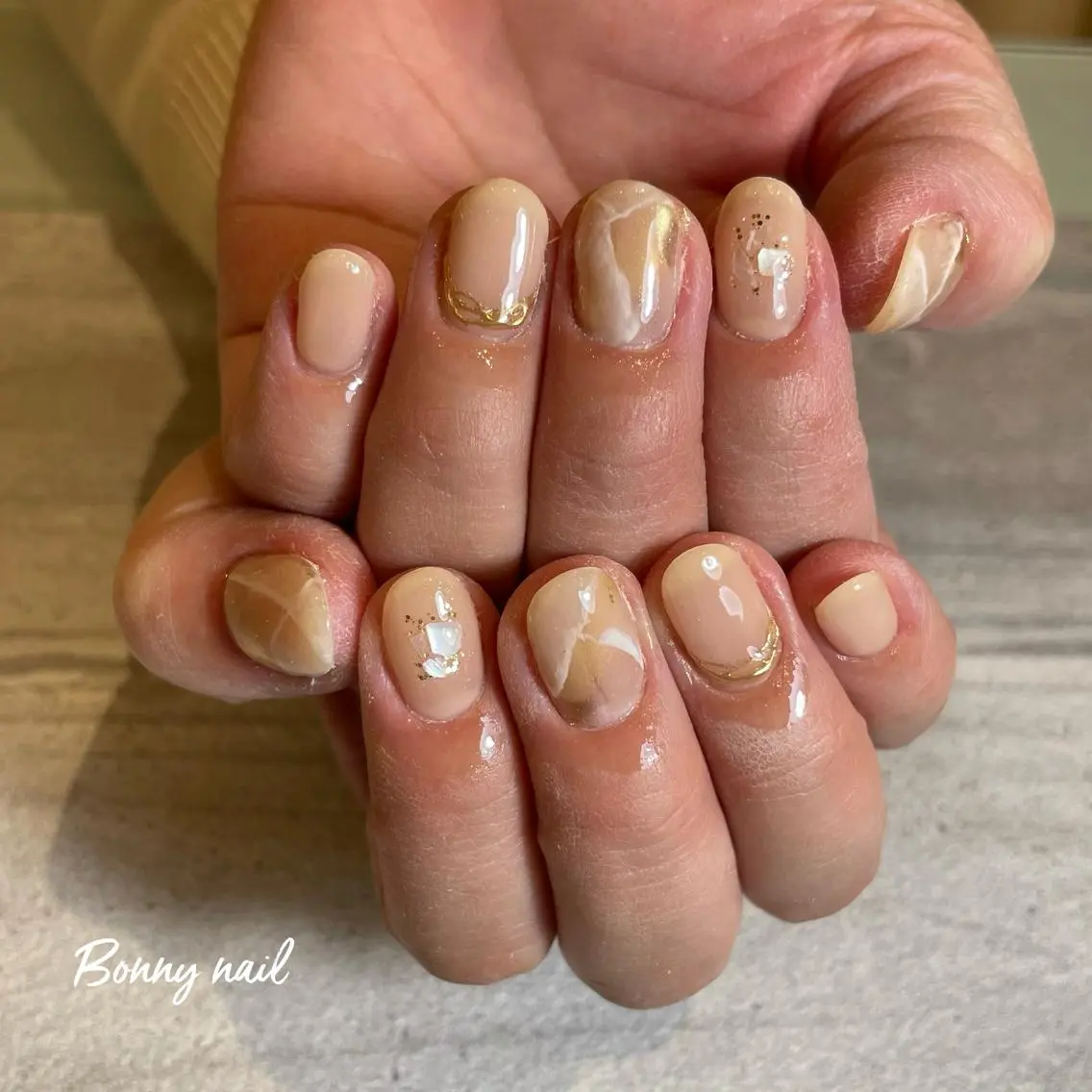 ショート ネイル 大理石ネイル(マーブル) ニュアンスネイル ハンドネイル BONNY NAIL 【えみか】のネイルデザイン