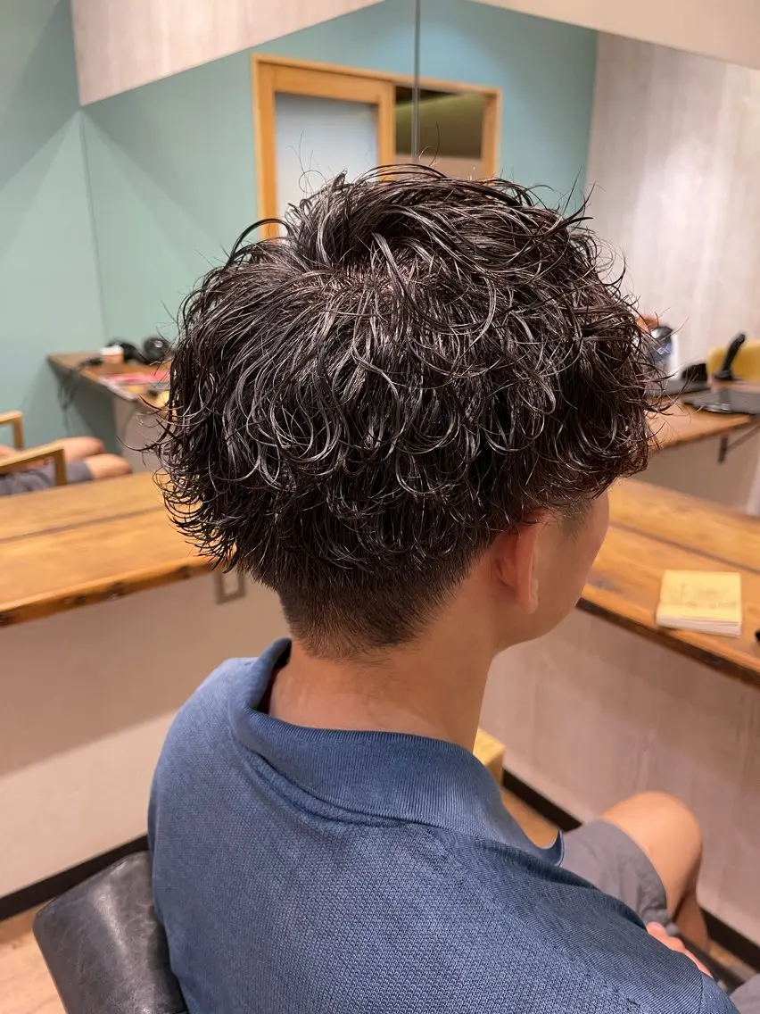 ショート パーマ メンズ メンズパーマ 波巻きパーマ カット パーマ 佐藤 海璃のヘアスタイル