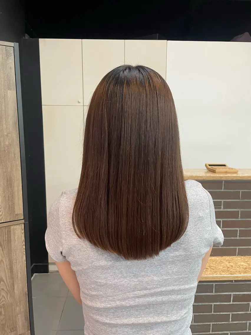 ミディアム 新岡 萌乃のヘアスタイル