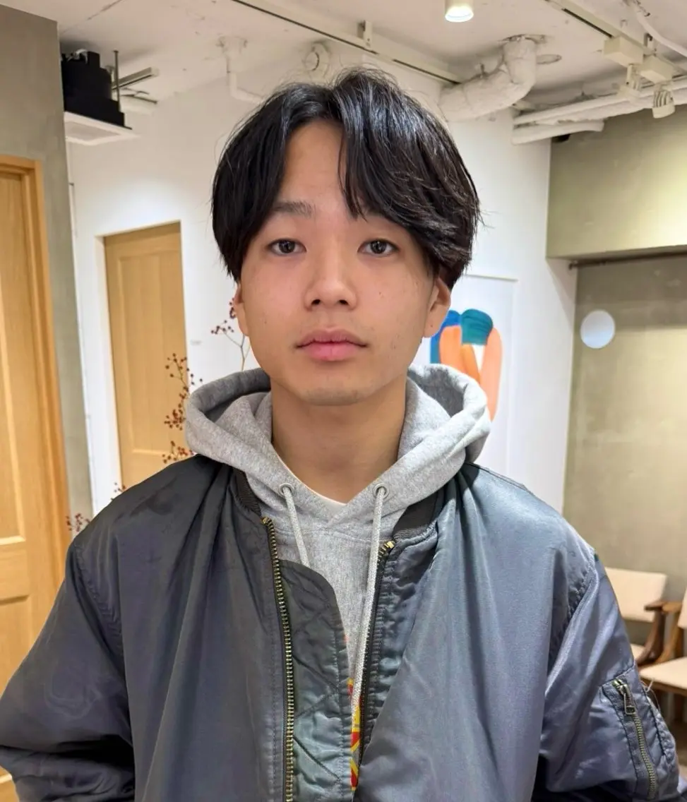 ミディアム メンズ ミディアムパーマ センターパート ダウンパーマ フェザーパーマ メンズパーマ カット ニュアンスパーマ 田形清流のヘアスタイル