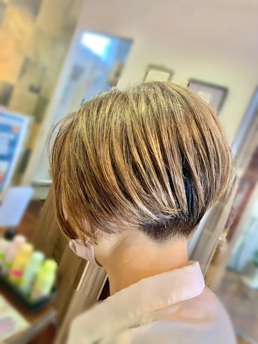 ショート カラー カット パーマ トリートメント 山口 寛生のヘアスタイル