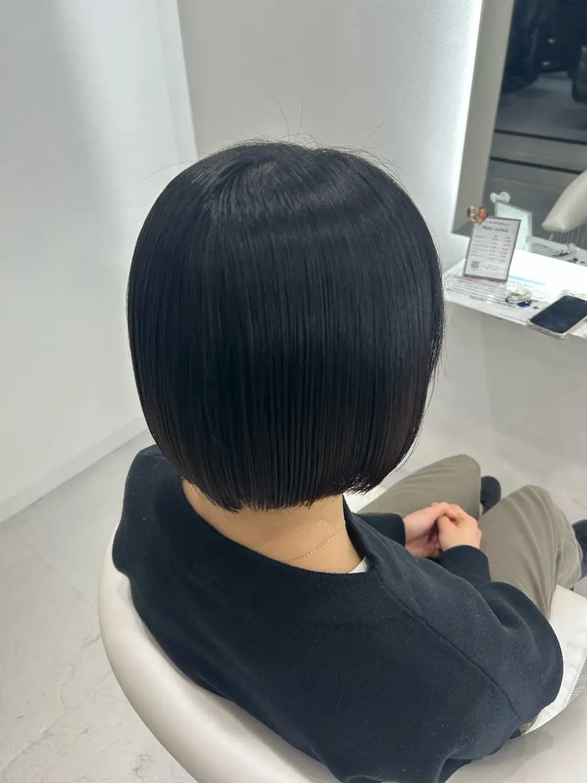 ショート ボブ カット あやめ🪽 オリーブ/ハイトーンのヘアスタイル