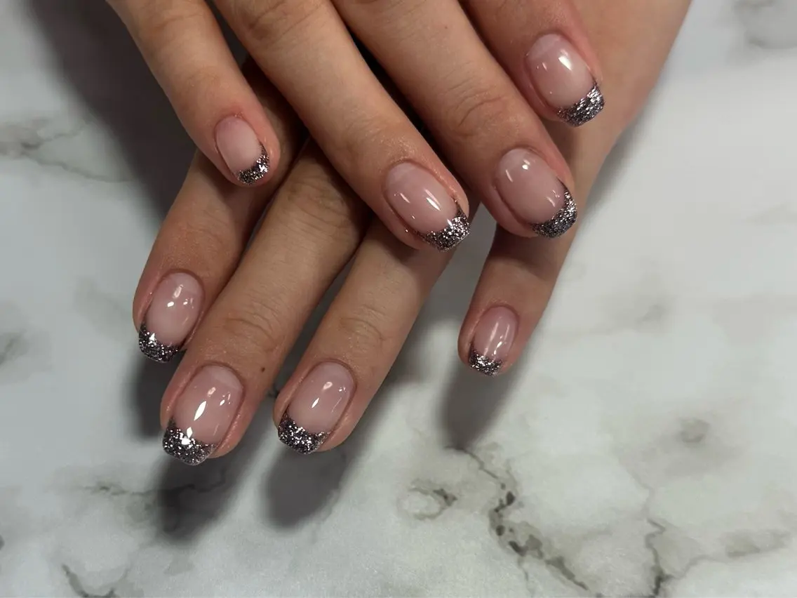 ネイル ブルー フレンチネイル キラキラネイル ラメ(グリッター) KAI NAILS💅🏻✨のネイルデザイン